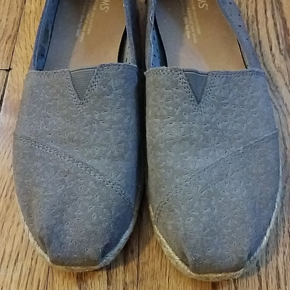 NWOT Tom's w/ Floral Design